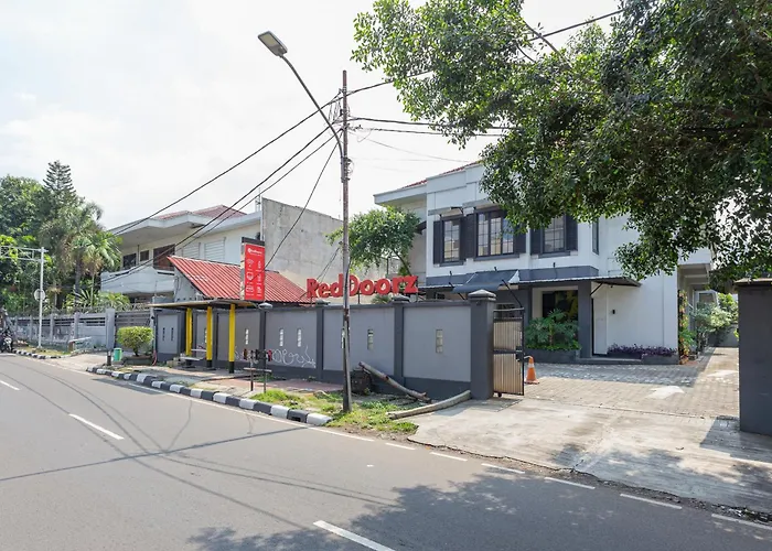 Reddoorz Plus Near Mall Slipi Jaya Jakarta