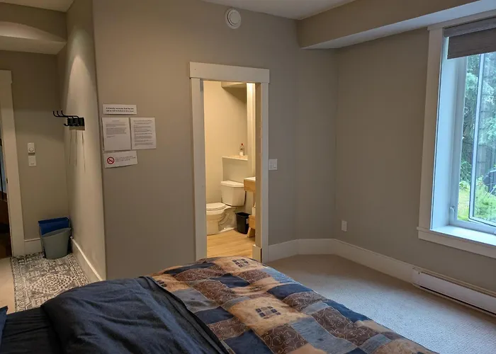 Mountain House Of Wonder Bed & Breakfast Qualicum Beach
