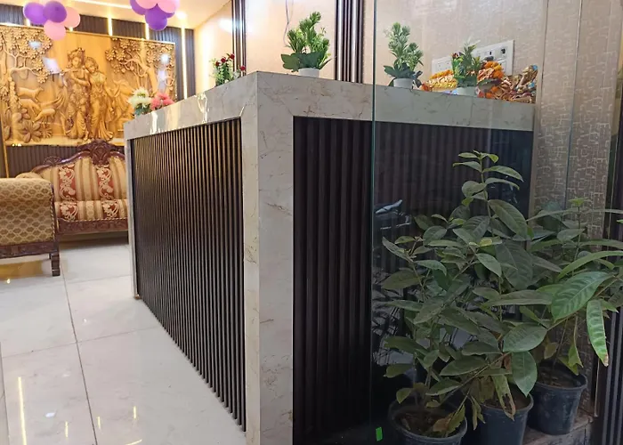 Family Hotel -1 Min Walk In Nizamuddin Railway Station New Delhi