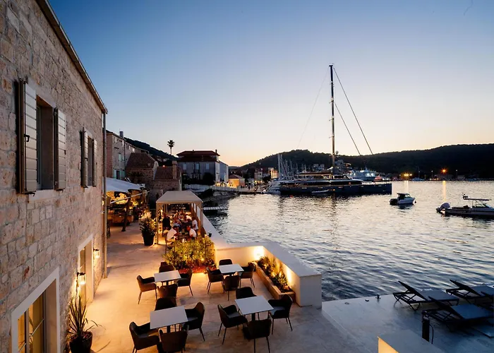 Marshal Hotel Heritage Vis