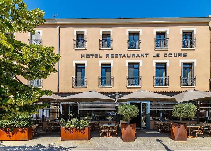 Hotel Logis Le Cours à Saint-Gilles 