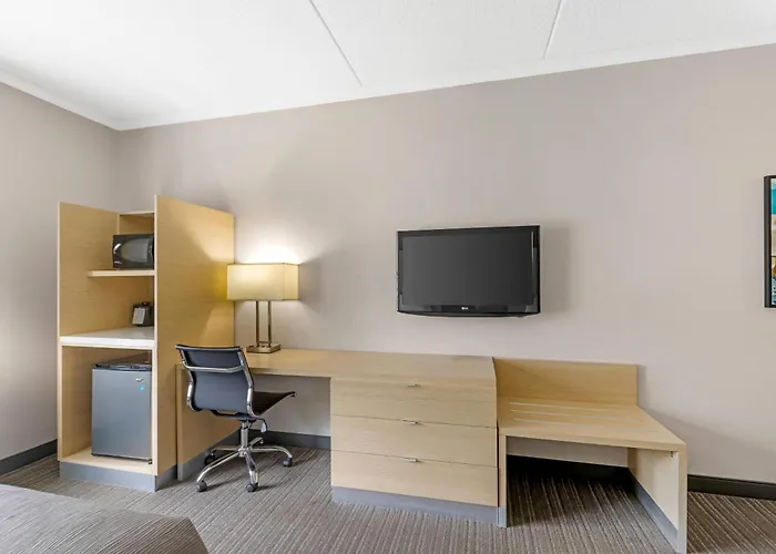 Quality Inn & Suites Oakville-Mississauga