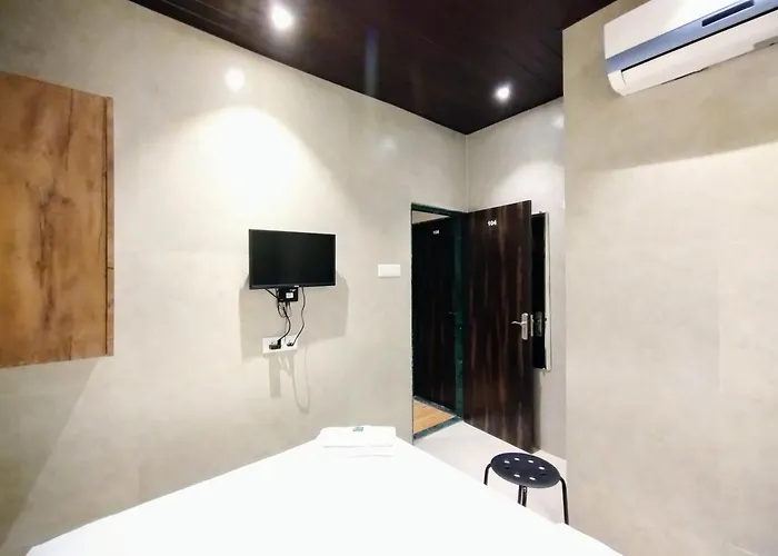 Hotel Eros - Nr Airport T2 Mumbai