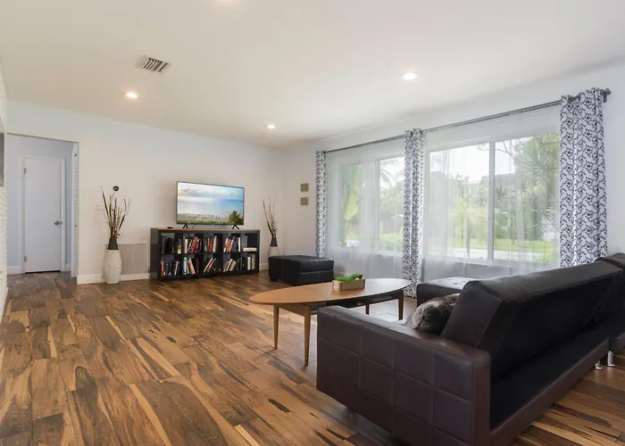 Luxury Villa Serena - 1 Bedroom 1 Ba North Miami
