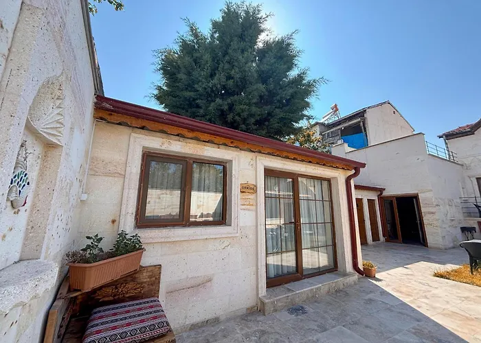 Flora Stone House Bed & Breakfast Uçhisar