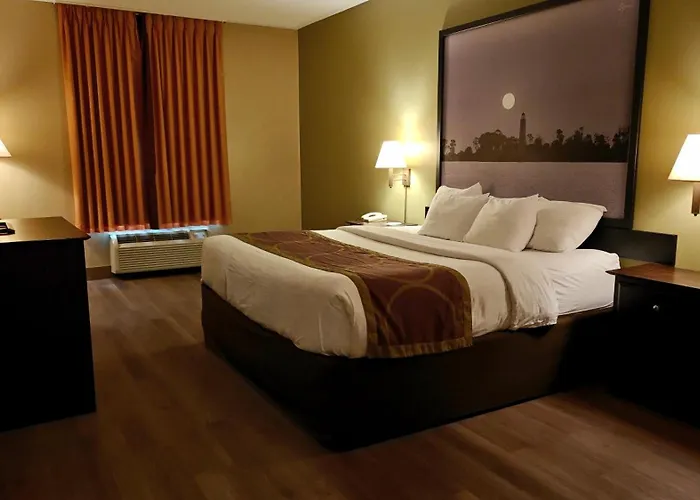 Super 8 By Wyndham Midland Hotel