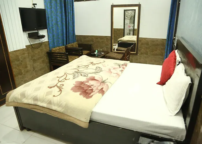 Hotel The Diamond 2 Min From Zirakpur Bus Stand