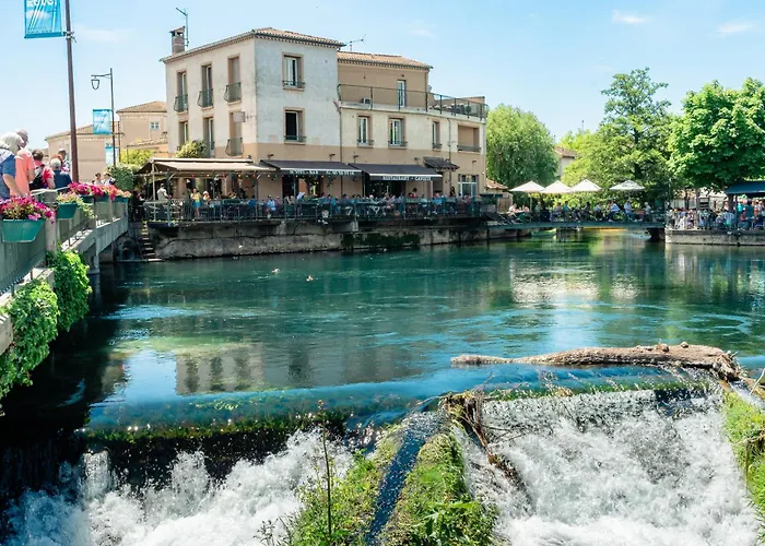 Le Bassin Hôtel Restaurant LʼIsle-sur-la-Sorgue