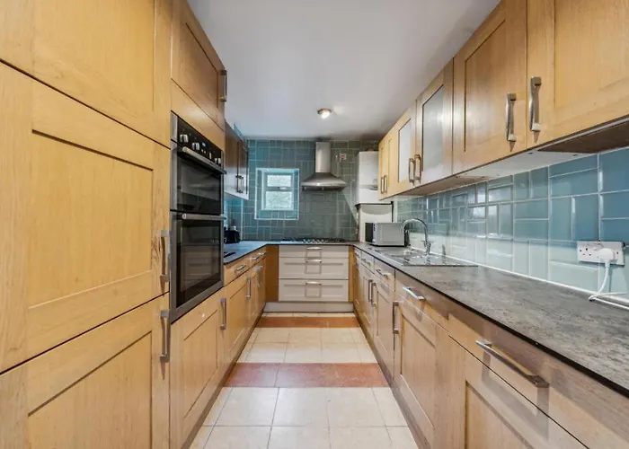 London Central Acton House