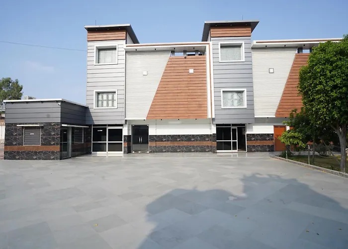 Cr Hotel And Resort Bhiwani