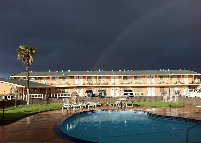 The River Inn & Suites Red Bluff