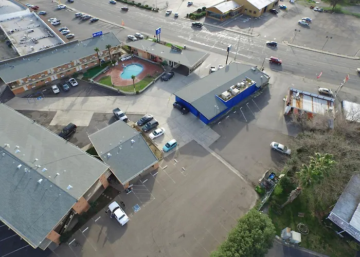 The River Inn & Suites Red Bluff