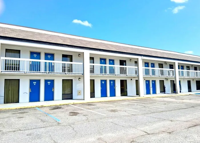 Baymont By Wyndham Metter Hotel
