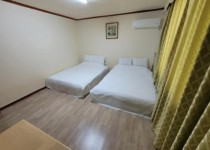 The Red House Motel Sokcho