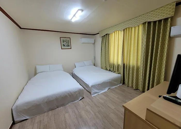 The Red House Motel Sokcho