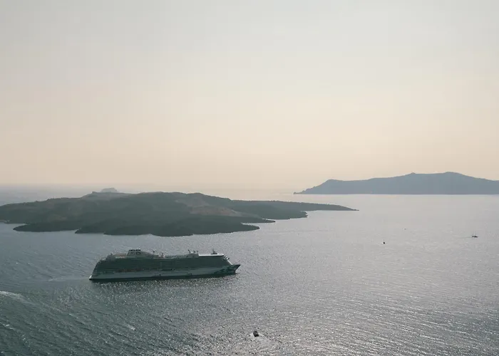 Anemos Fira Caldera View Hotel