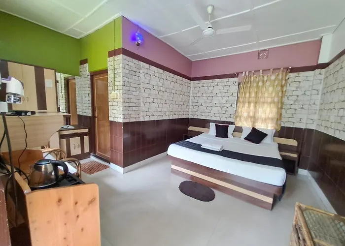 Tuskers Den Forest Resort Lataguri