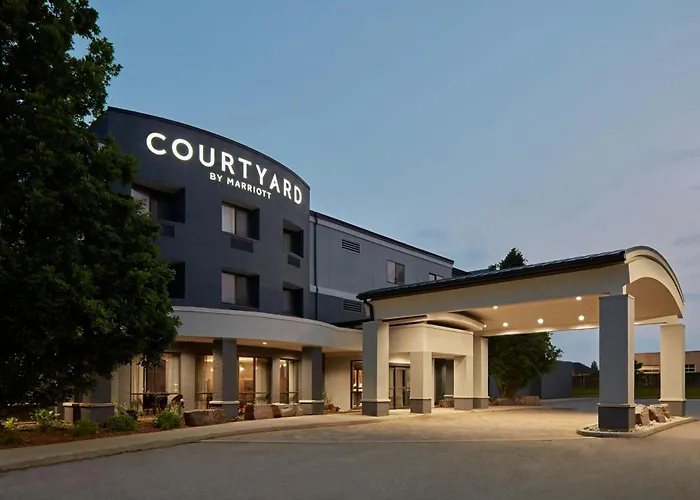 Courtyard By Marriott Hamilton Hotel