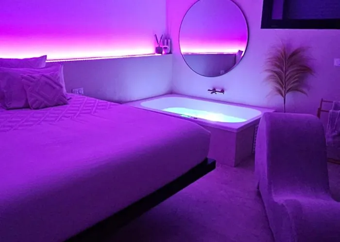 Le Clos des Délices - Love Room - Chambre avec spa, terrasse et parking privatif Aubagne