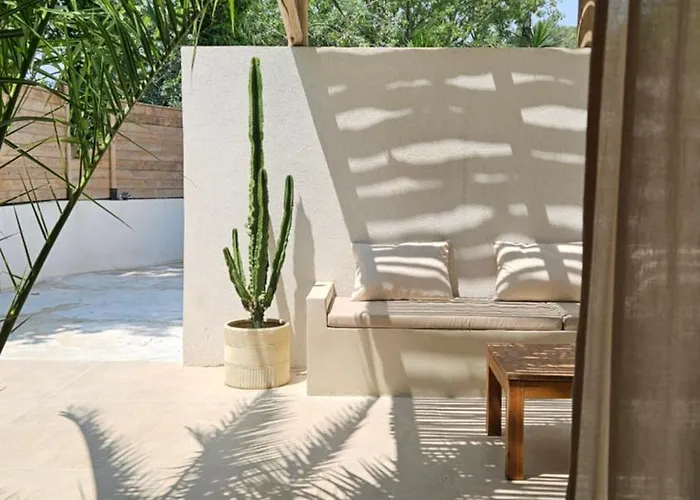 Le Clos des Délices - Love Room - Chambre avec spa, terrasse et parking privatif Aubagne