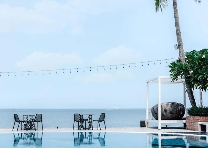 The Loft Seaside Sriracha Hotel Si Racha