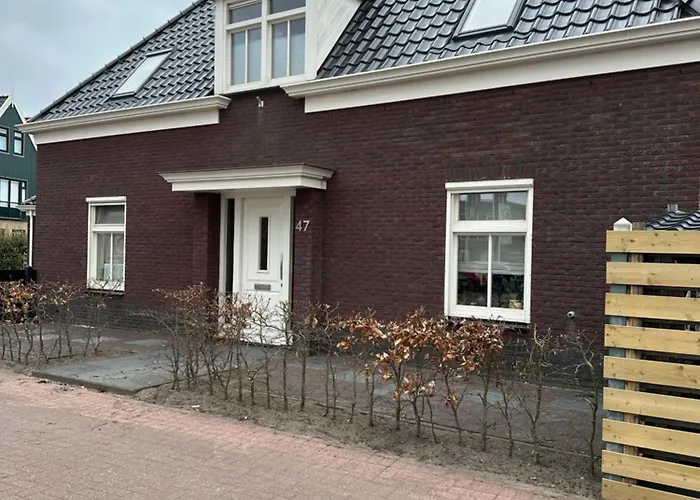 Logies en koffie achter de diek Oudeschild
