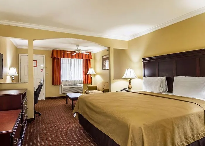 Bryant Inn And Suites