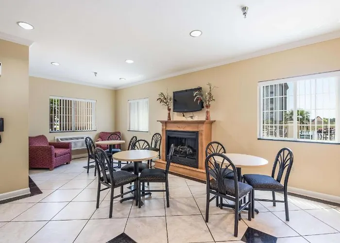 Bryant Inn And Suites