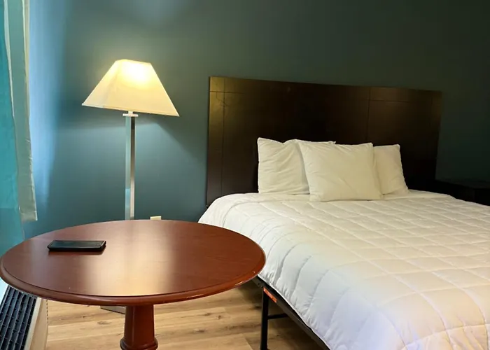 Country Club Inn & Suites Fostoria