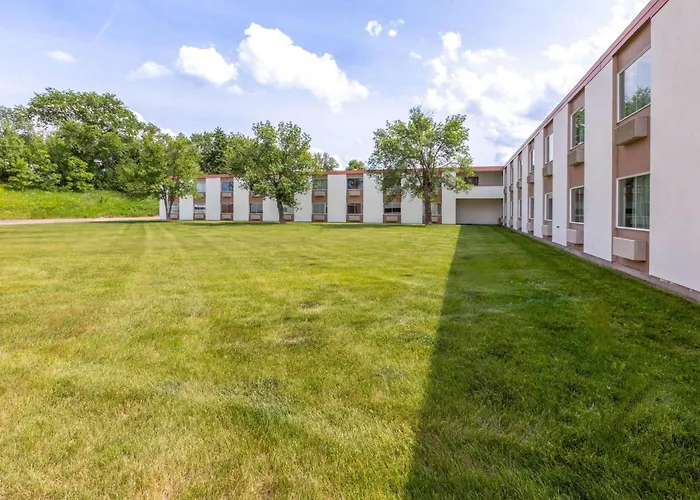 Baymont By Wyndham Jamestown Conference Center & Water Park