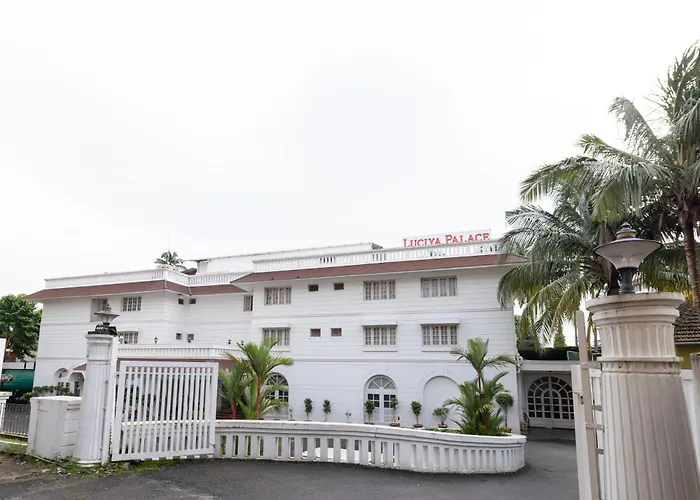 Hotel Luciya Palace Thrissur