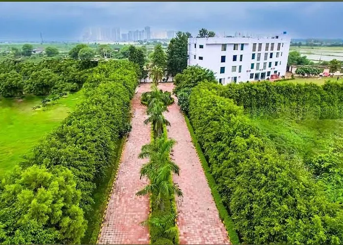 Play Riveria Valley Resort Greater Noida