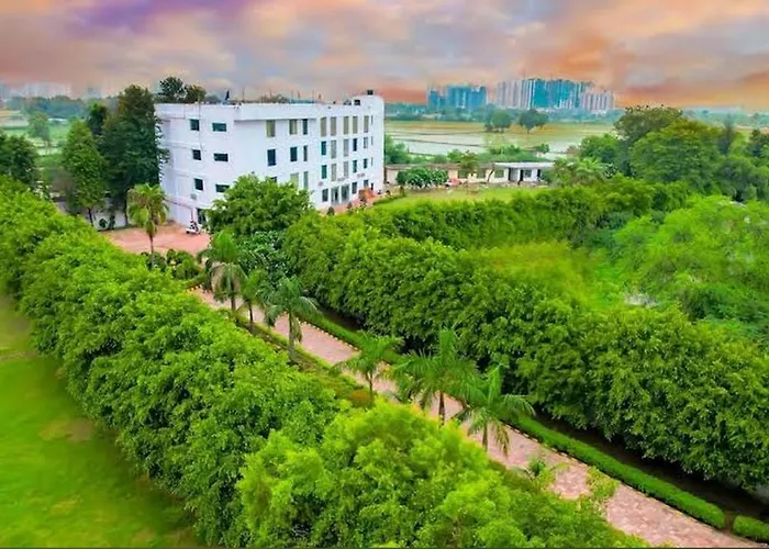 Play Riveria Valley Resort Greater Noida