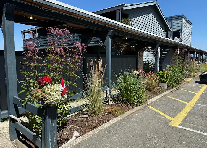 Sand Pebbles Inn Qualicum Beach