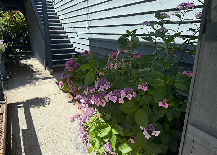 Sand Pebbles Inn Qualicum Beach