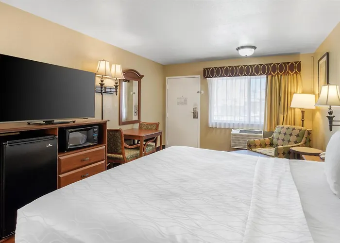 Best Western Desert Winds Mojave