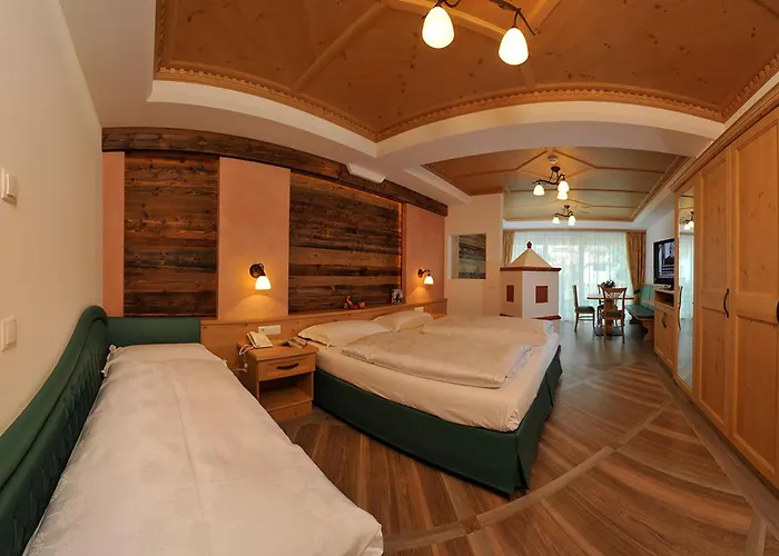 Hotel Sureghes Urtijëi