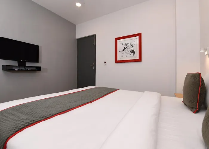 Super Townhouse Function Inn Near Chaudhary Charan Singh International Airport Lucknow