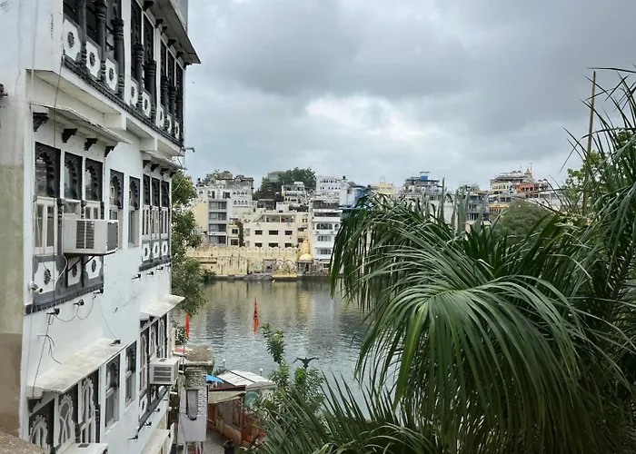 Hotel Hanuman Ghat On Lake Pichola Udaipur