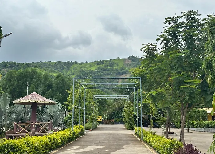 Hillrock Resort & Villas, Neral-Karjat