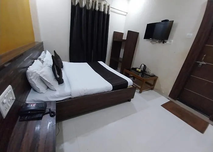 Hotel Sachidanand-Walkable Distance From Temple Shirdi