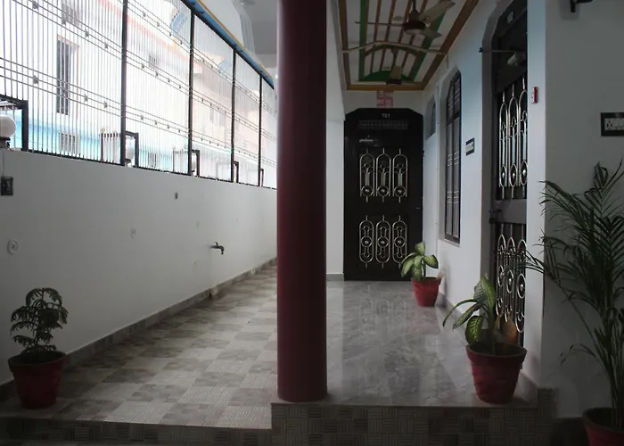 Shri Narayanam Guest House And Home Stay Ayodhya