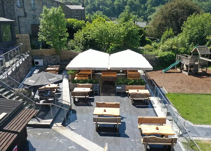 Grapes Hotel, Bar & Restaurant Snowdonia Nr Zip World Blaenau Ffestiniog