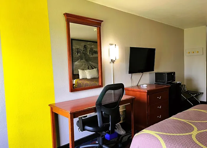 Super 8 By Wyndham Vincennes Motel
