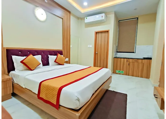 Hotel Nikunj Palace ! Close To Prem Mandir, Isckon Temple And Main Places ! Fully Air Conditioned Premium Family Rooms With All The Facilities And Amenities ! Lift And Parking Availability Vrindavan