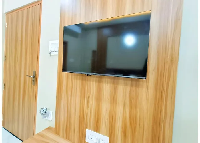 Hotel Nikunj Palace ! Close To Prem Mandir, Isckon Temple And Main Places ! Fully Air Conditioned Premium Family Rooms With All The Facilities And Amenities ! Lift And Parking Availability Vrindavan