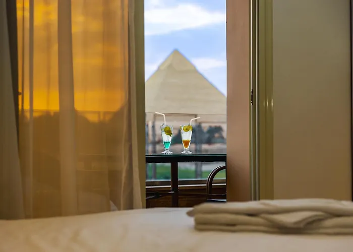 Hotel Pyramids Land Cairo