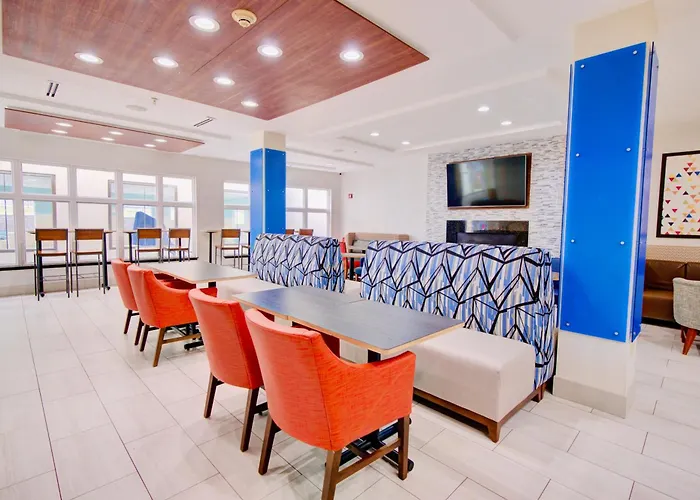 Holiday Inn Express Hotel & Suites Chester By Ihg
