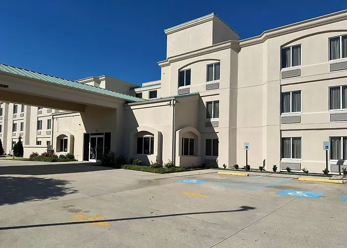 Baymont By Wyndham Slidell Hotel