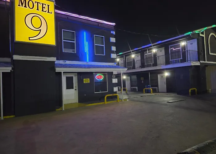 Motel 9 Laredo